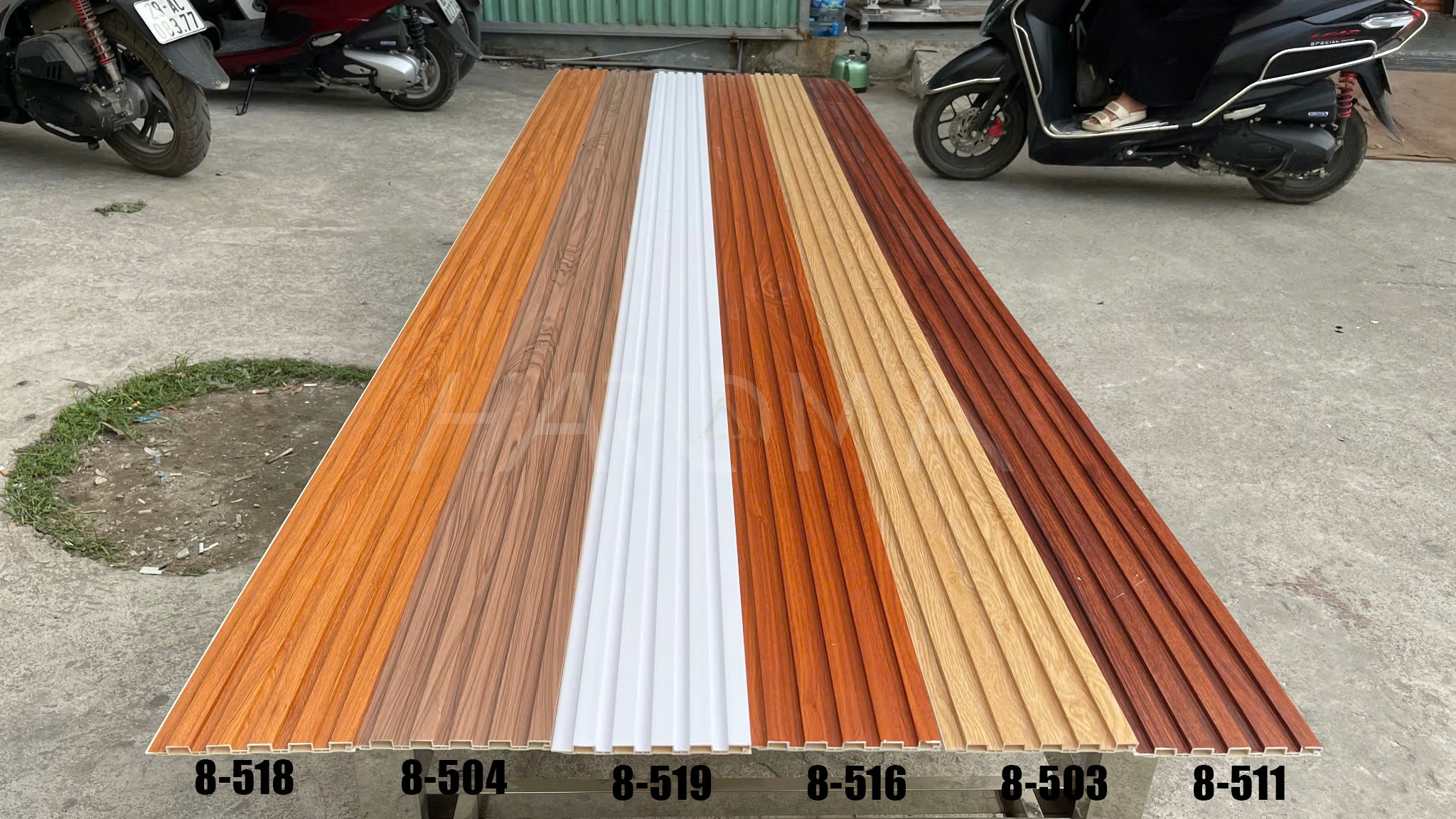 Mẫu Lam Sóng Ốp Tường